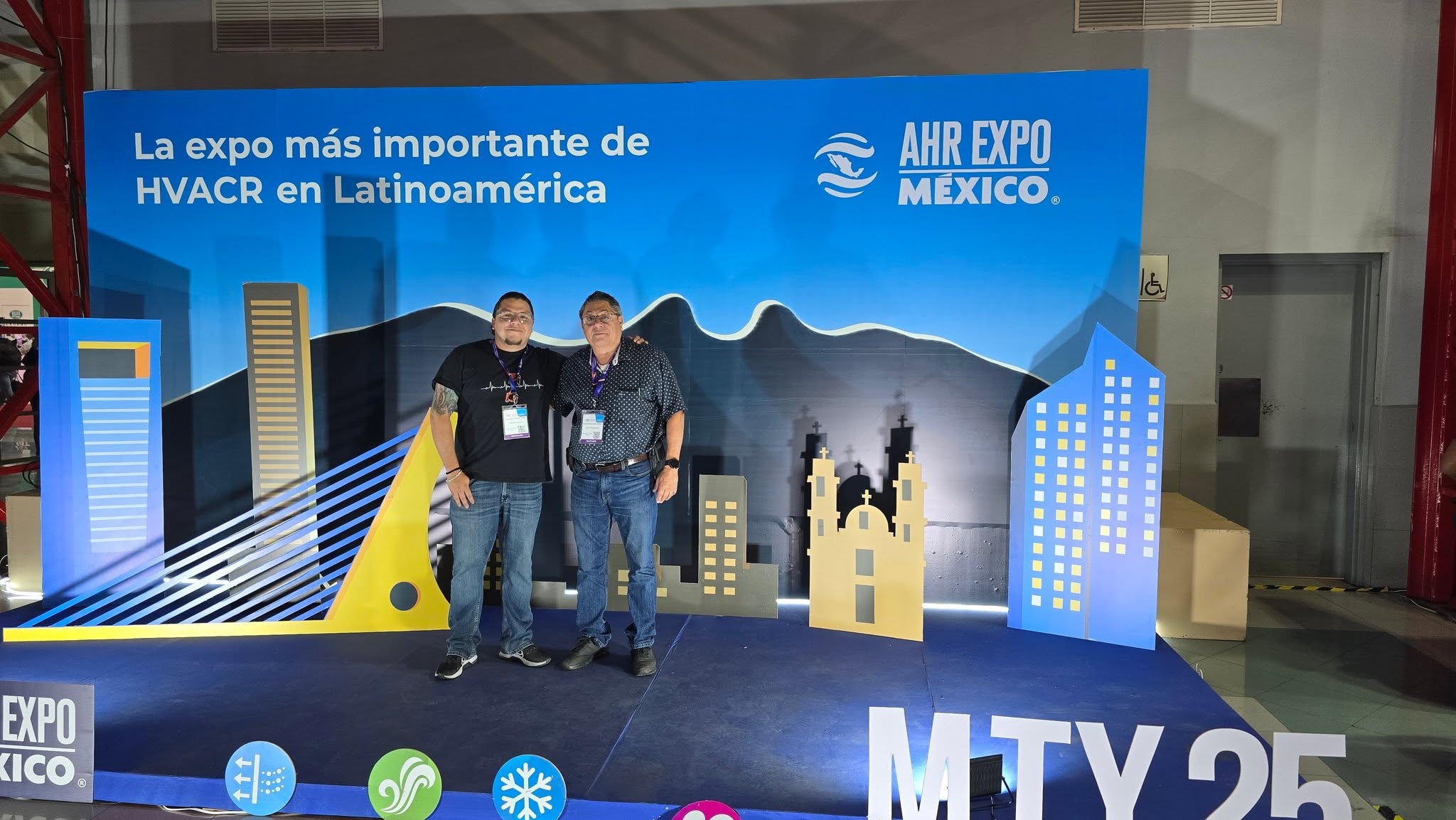 Equipo de Team Refrigeración en AHR Expo México 2025