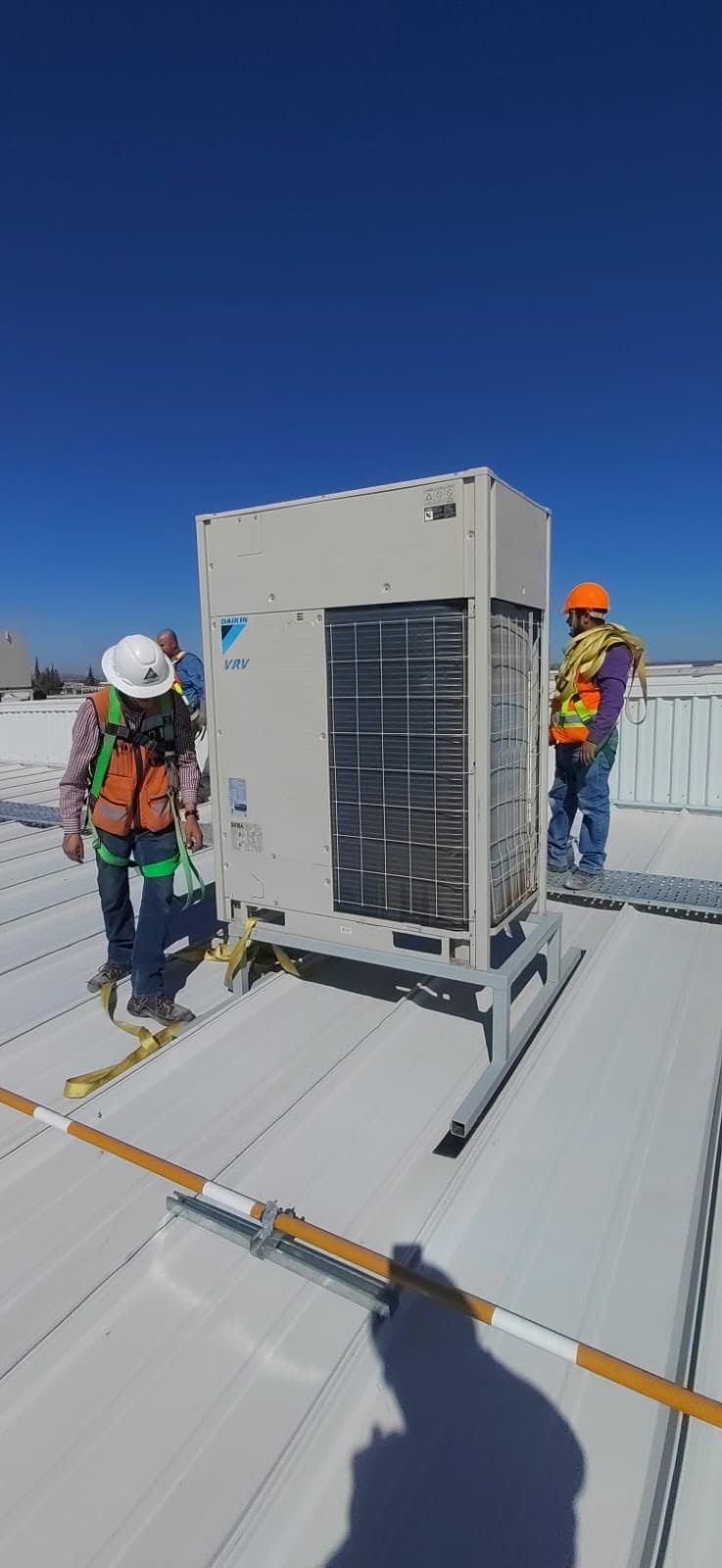 Condensadora Daikin VRV en azotea